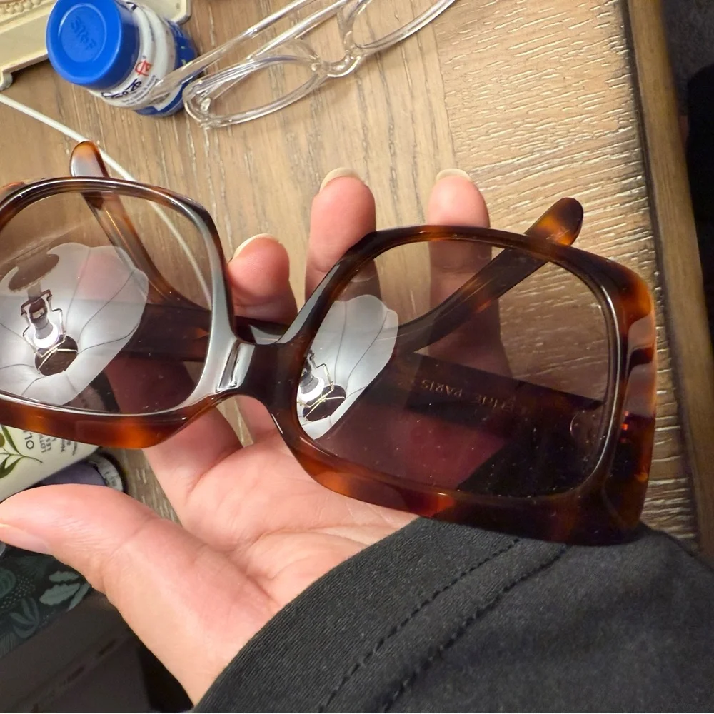 Tortoise Shell Square Sunglasses - Picture 4 of 6